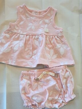 Calvin Klein Baby Girl Outfit 0-3 Months Pink Floral NWOT